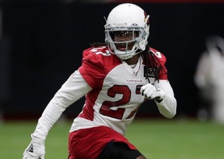 NFL suspende por todo el 2020 a esquinero de Cardinals por apuestas